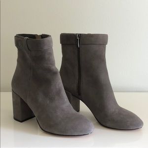 Pour la Victoire grey suede booties